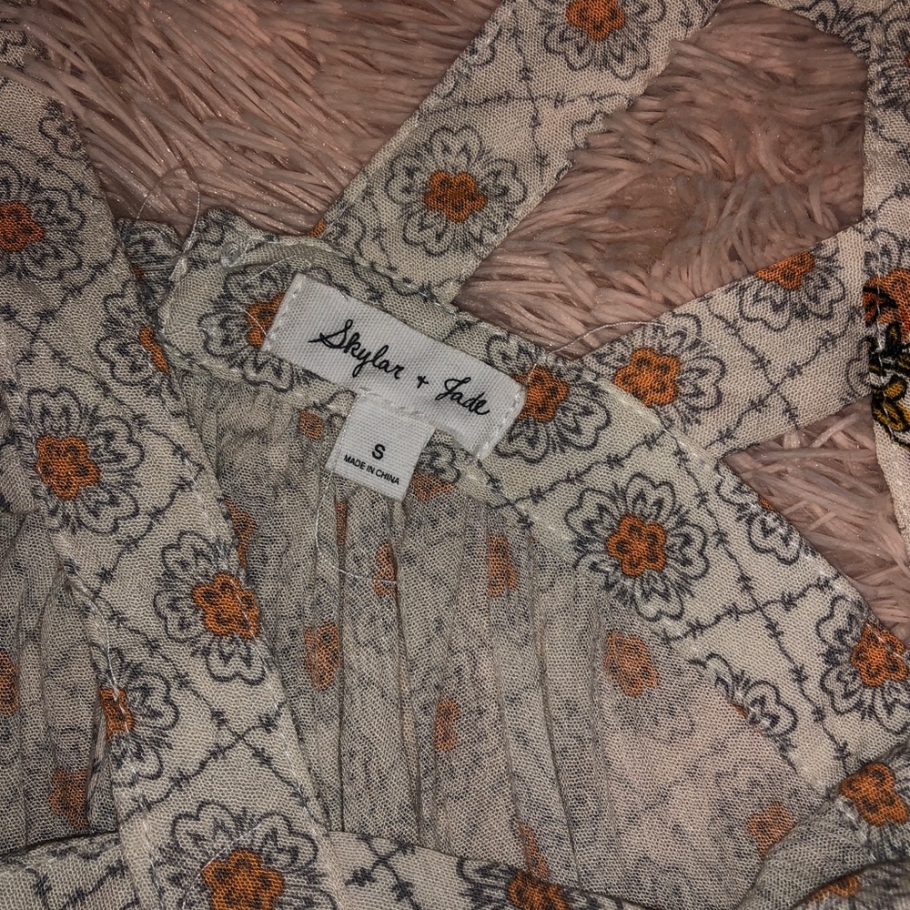 Cute Blouse - Picture 2 of 4